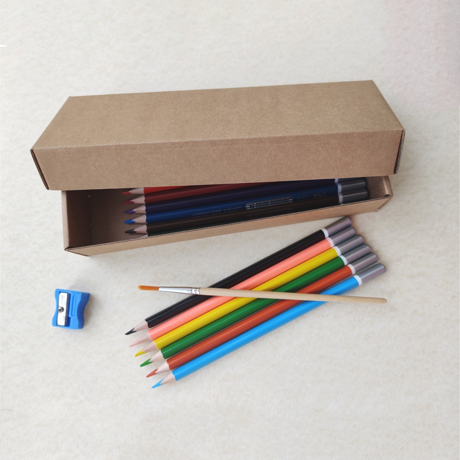 Акварелни моливи с екстра четка, 12 цвята, триъгълна форма